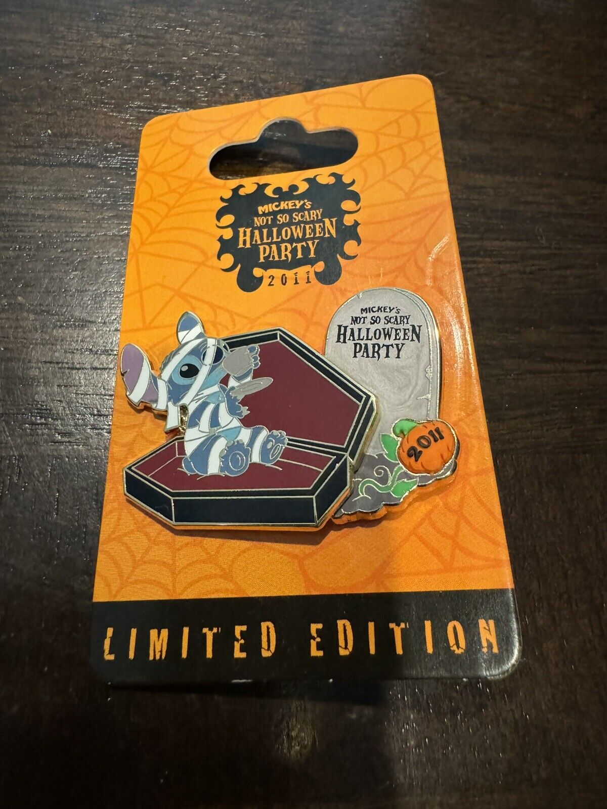 Disney 2011 Not Scary Halloween Party Mummy Stitch in Coffin Pin Limited Edition