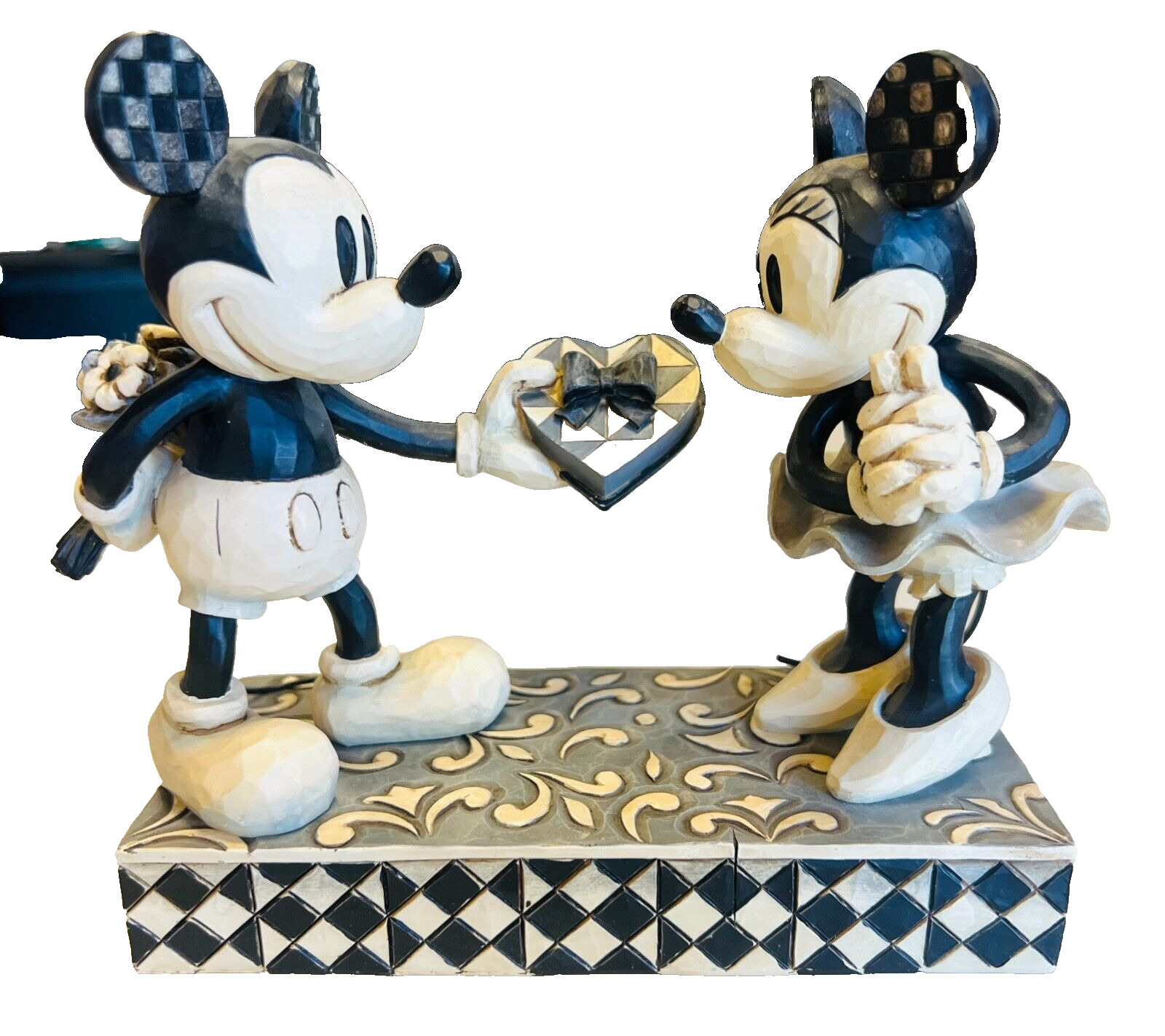 JIM SHORE REAL SWEETHEART MICKEY AND MINNIE MOUSE 4009260 DISNEY TRADITIONS