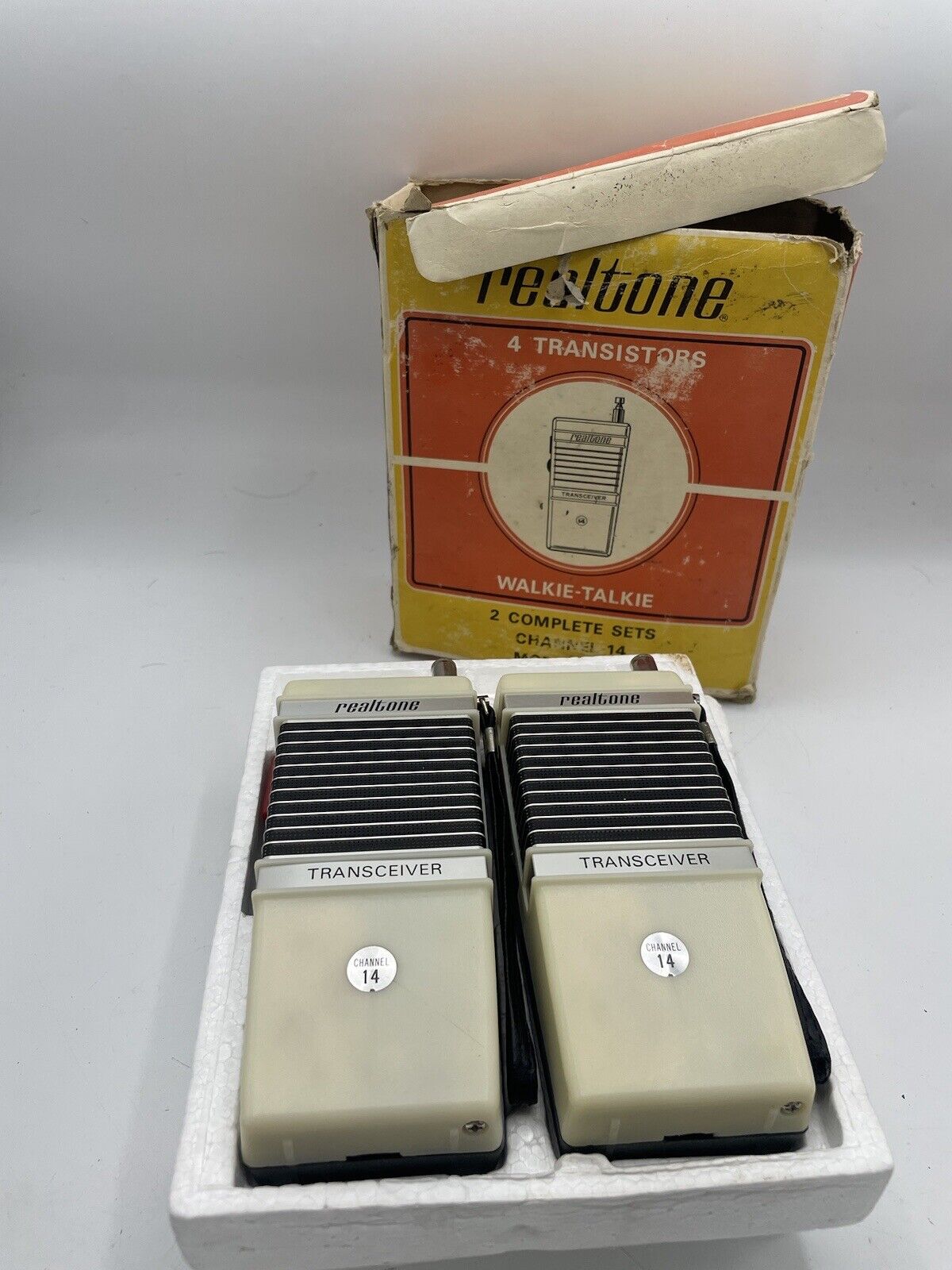 Vintage REALTONE WALKIE-TALKIE CHANNEL 14 model 5143 with Box