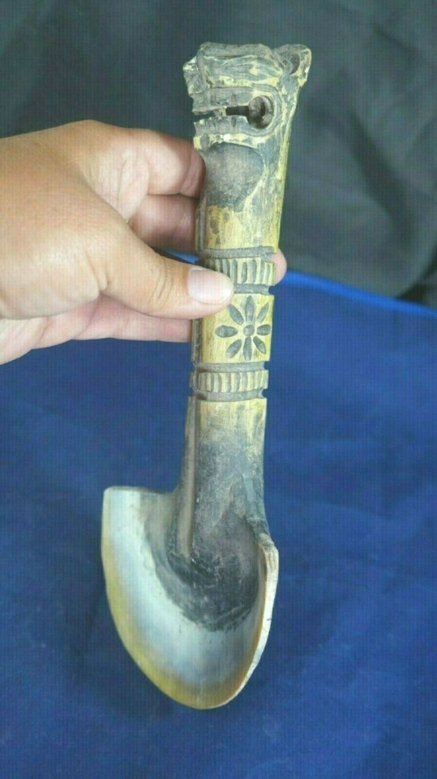 Peruvian Ceremonial Feline  knife -  made in wood and spondylus