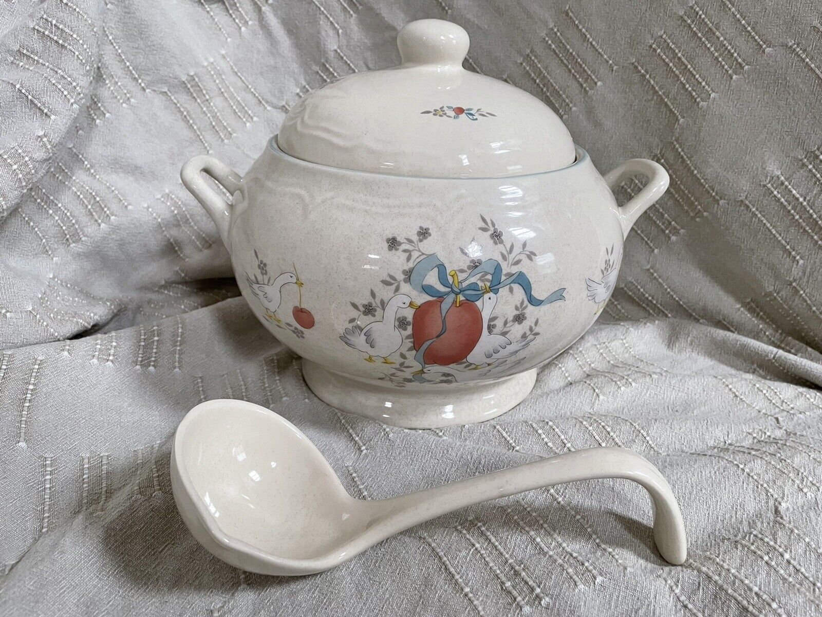Tureen with Lid &Ladle-Large Beautiful Hand Painted-Thailand Made-VTG-UNUSED-4Qt