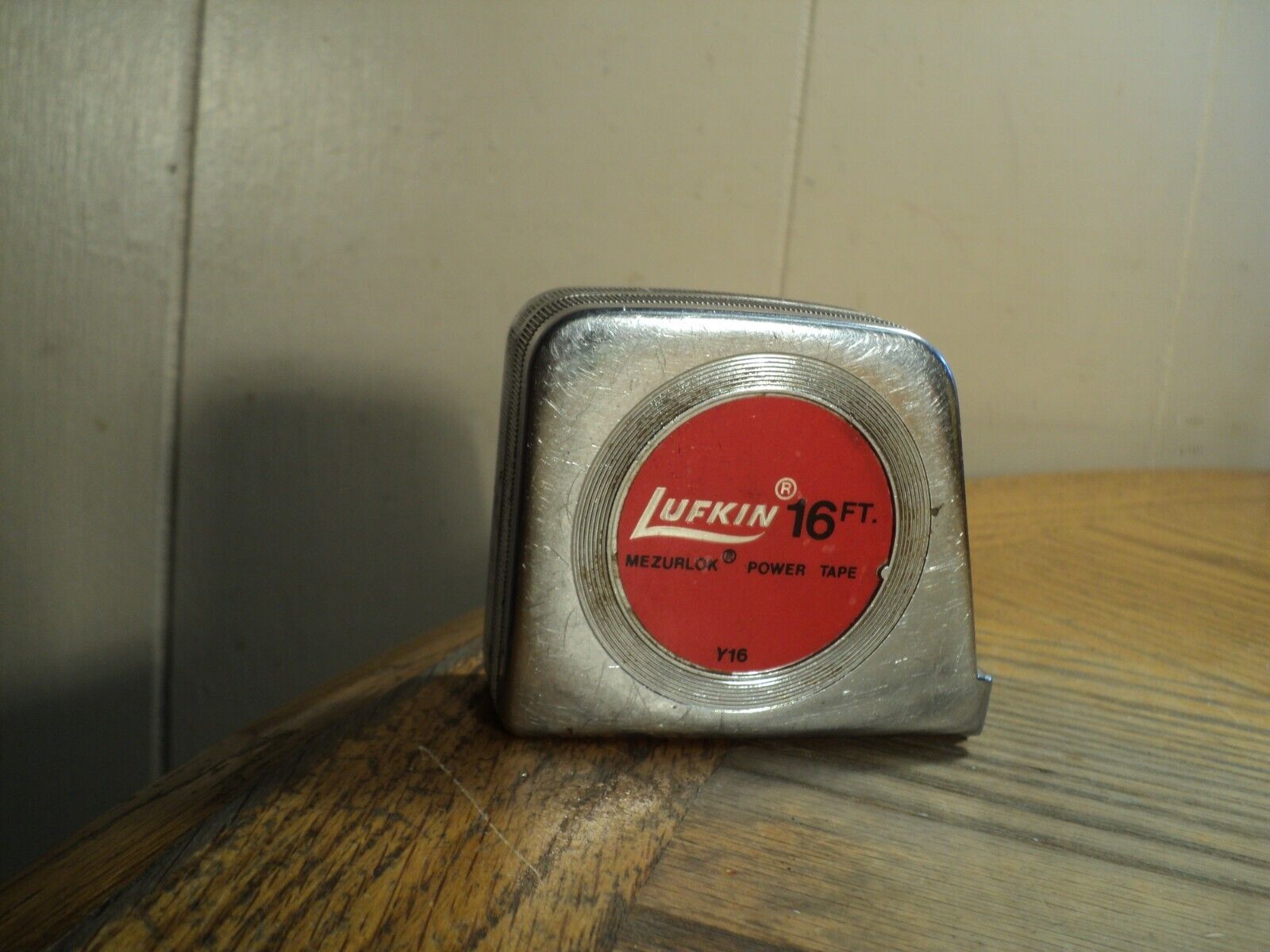 Vintage Lufkin 16 FT Mezurlok Power Tape Tape Measure Tool No. Y16    USA