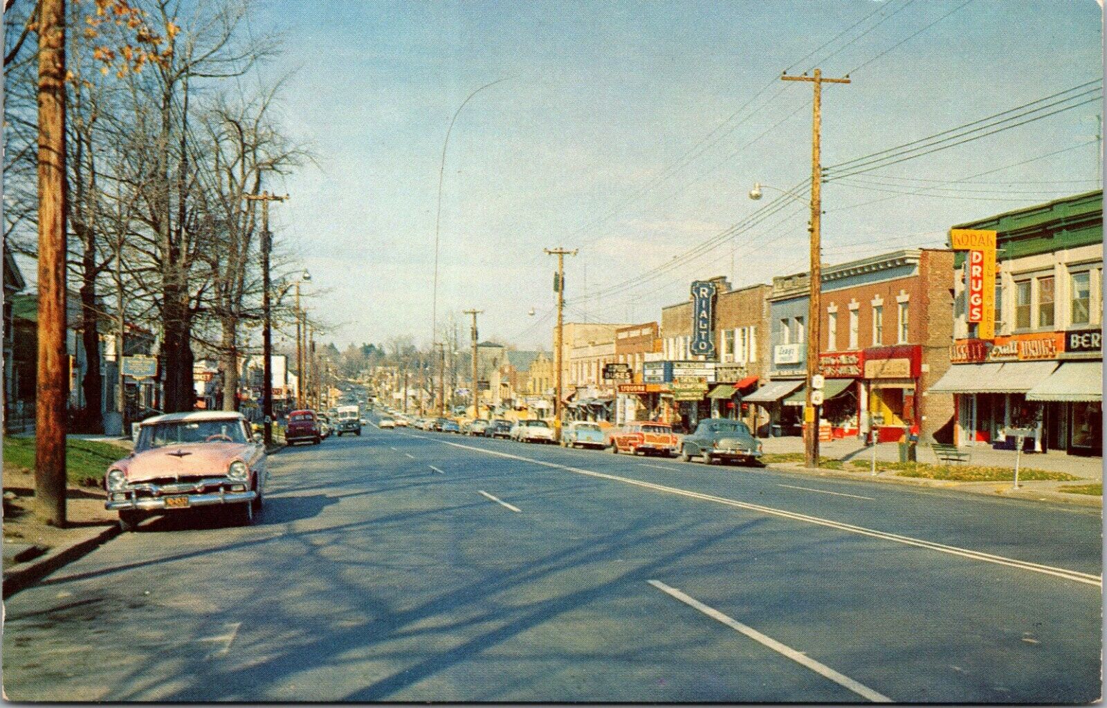 Postcard NY Monticello 1950's View of Broadway Avenue 