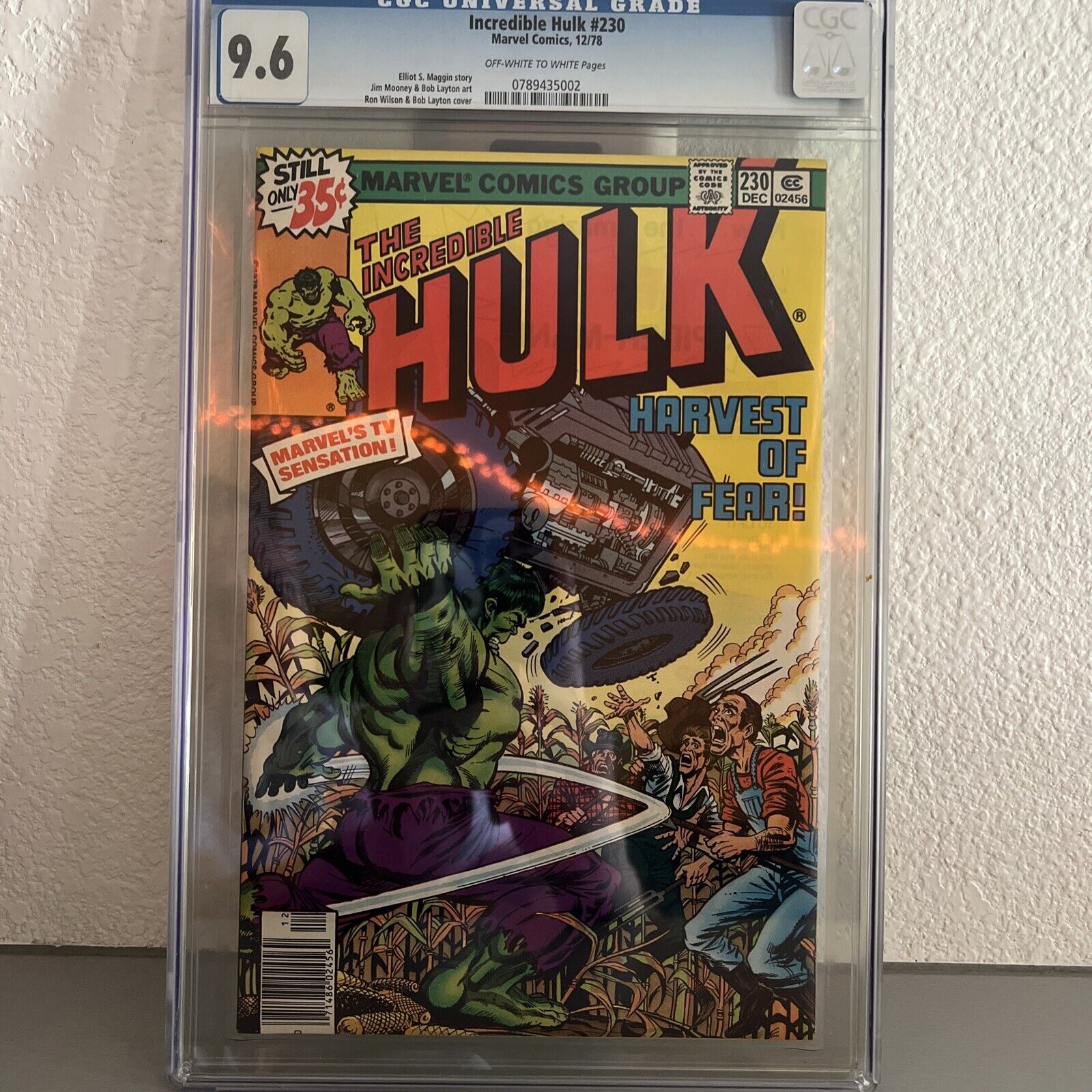 INCREDIBLE HULK #230 CGC 9.6 OFF  WHITE PAGES BOB LAYTON COVER MARVEL 1978