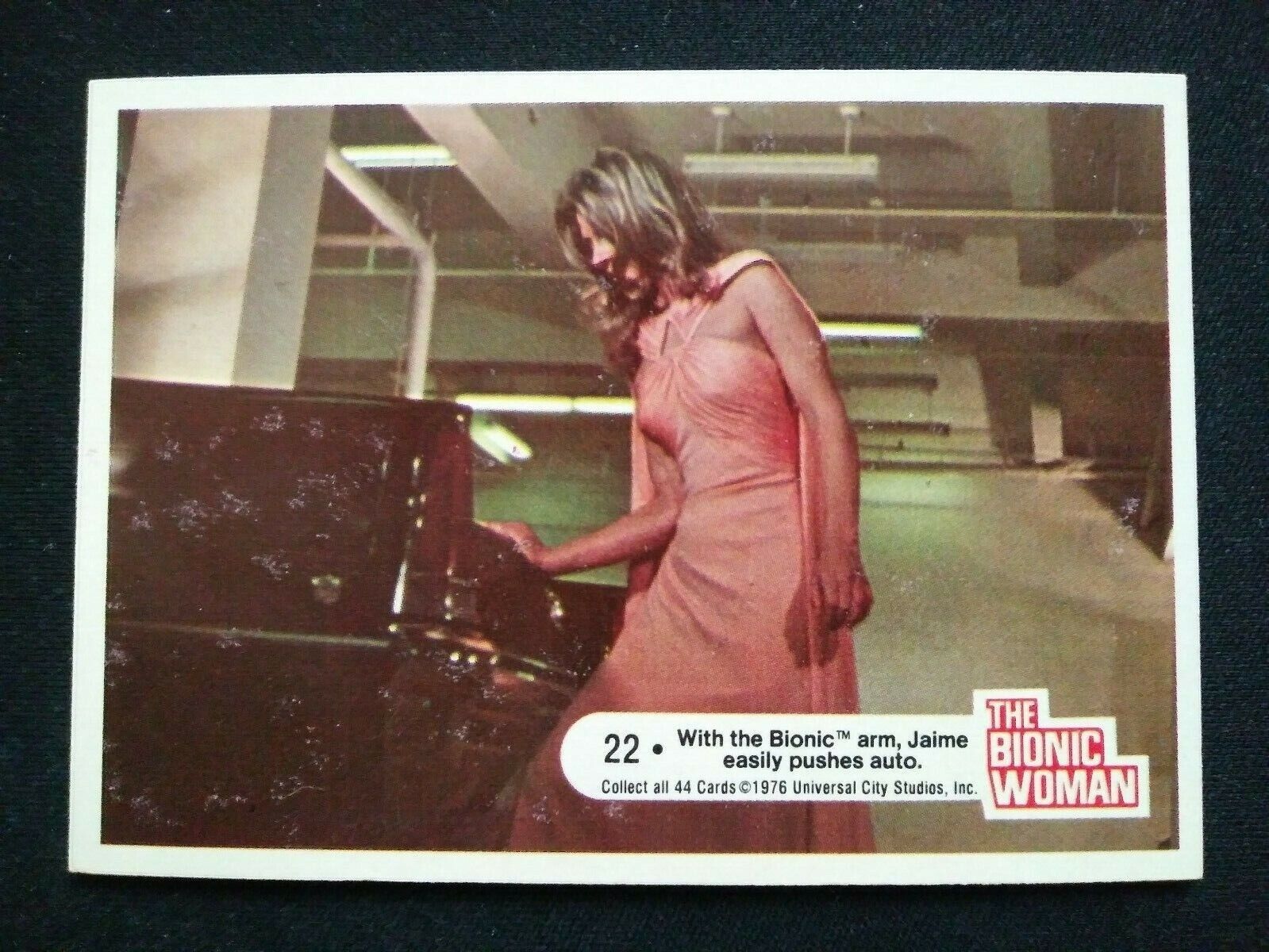 1976 Dunruss Bionic Woman Card # 22 With the Bionic arm.... (EX)