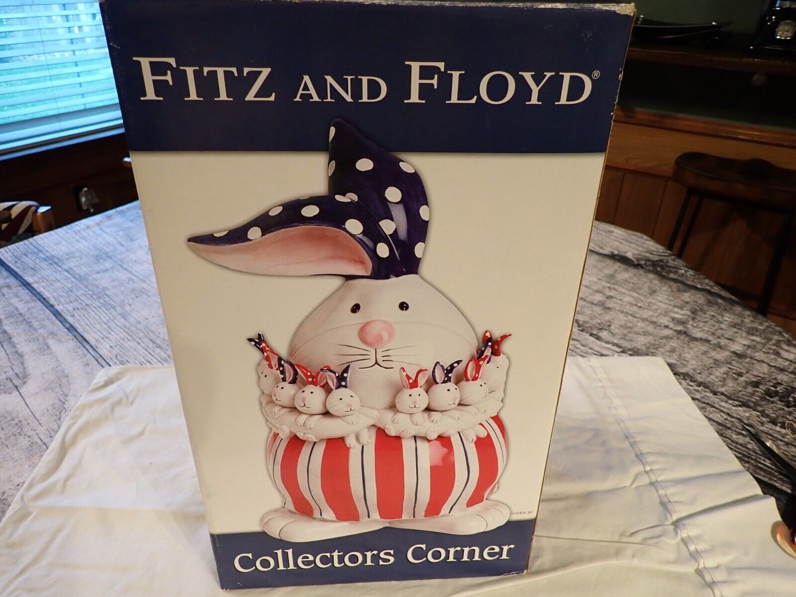 Very Hard to find FITZ AND FLOYD PATRIOTIC Bunny with Babies Cookie Jar Mint