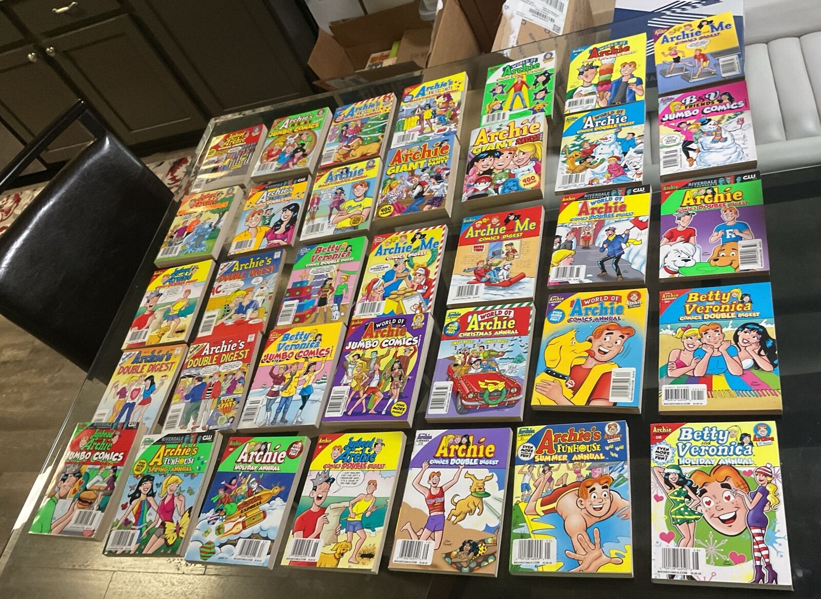 Huge Lot Of 35 Archie Comics Digest Lot F-NM Betty Veronica Jughead Riverdale