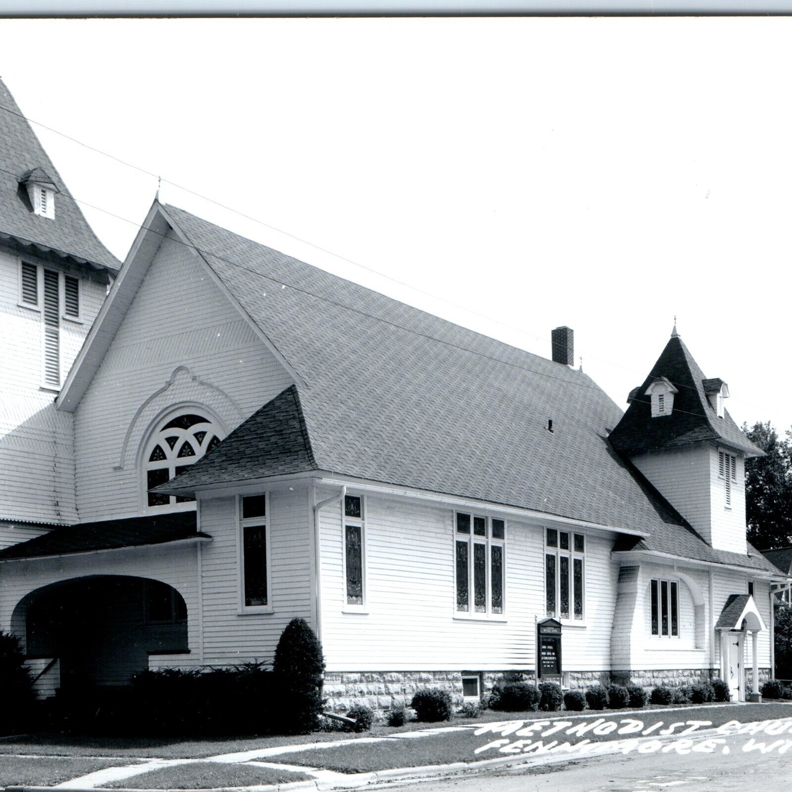 c1950s Fennimore, Wis. RPPC Methodist Episcopal Church ME Real Photo PC Vtg A112