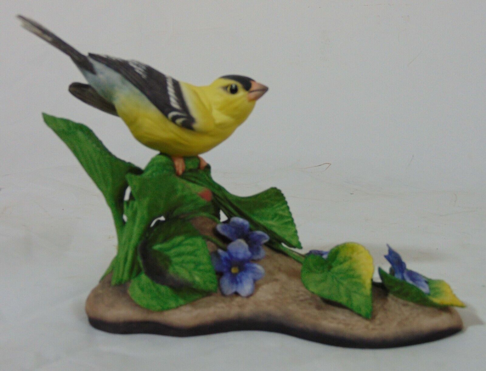 Edward Marshall Boehm Porcelain Bird Figure American Goldfinch 400-39