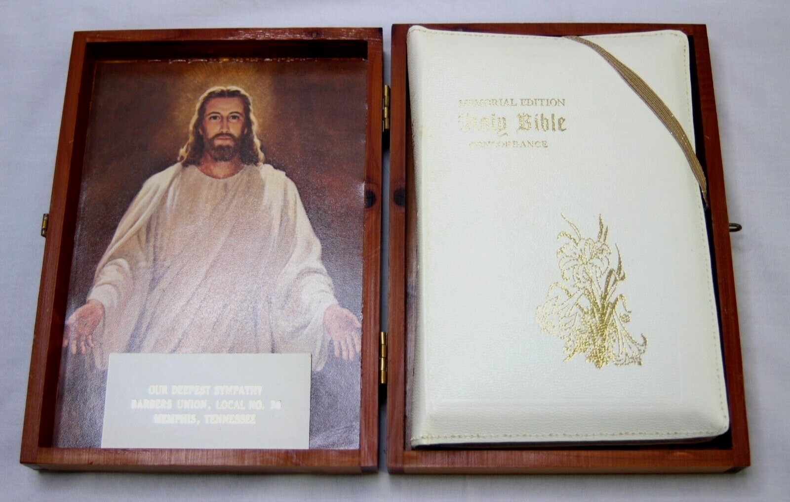Vintage Holy Bible Memorial Edition Concordance Wooden Cedar Box 1976 Memphis TN