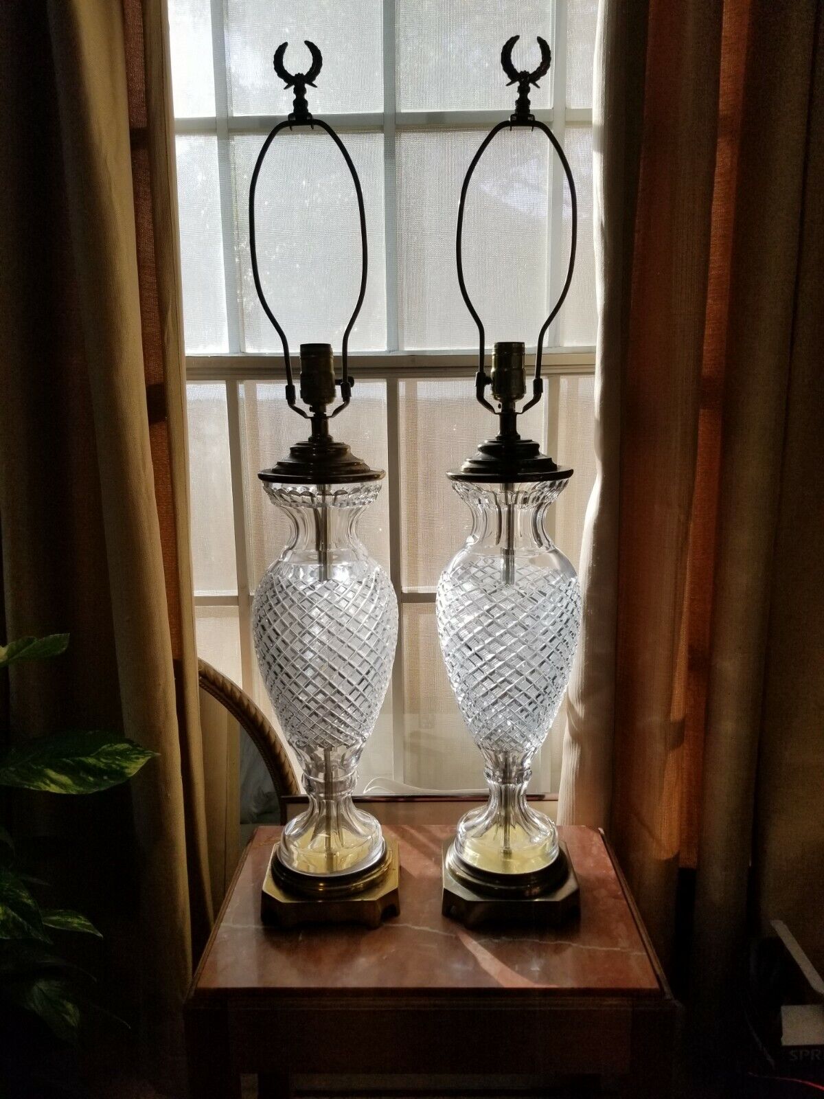 Vintage Set of 2 PAUL HANSON Hollywood Regency Brass Cut Crystal Urn Table Lamps