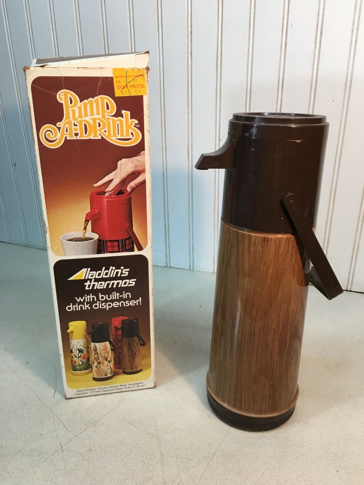 Aladdin Wood Grain Pump A Drink 1 Quart Insulated Vacuum Coffee Thermos 