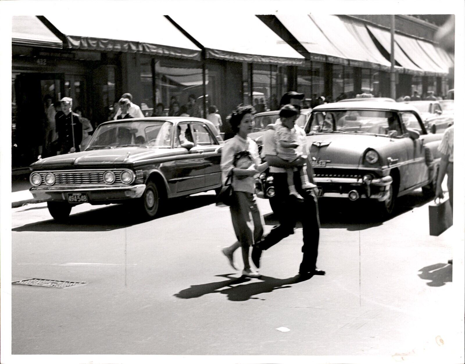 LD298 1964 Original Photo JAYWALKING IN QUINCY MASSACHUSETTS Unenforced Crime