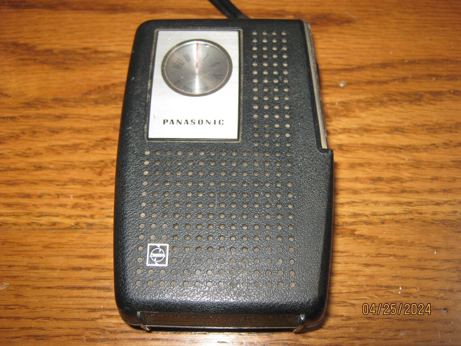 Vintage Panasonic R-1077 7-transistor AM Radio