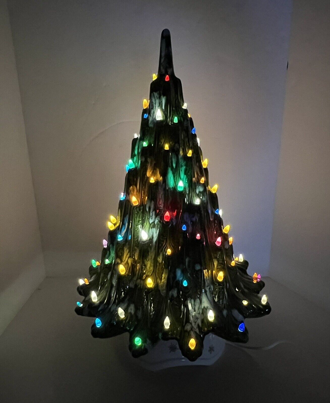 Vtg Volcano Lava Light Up Ceramic Christmas Tree 20\