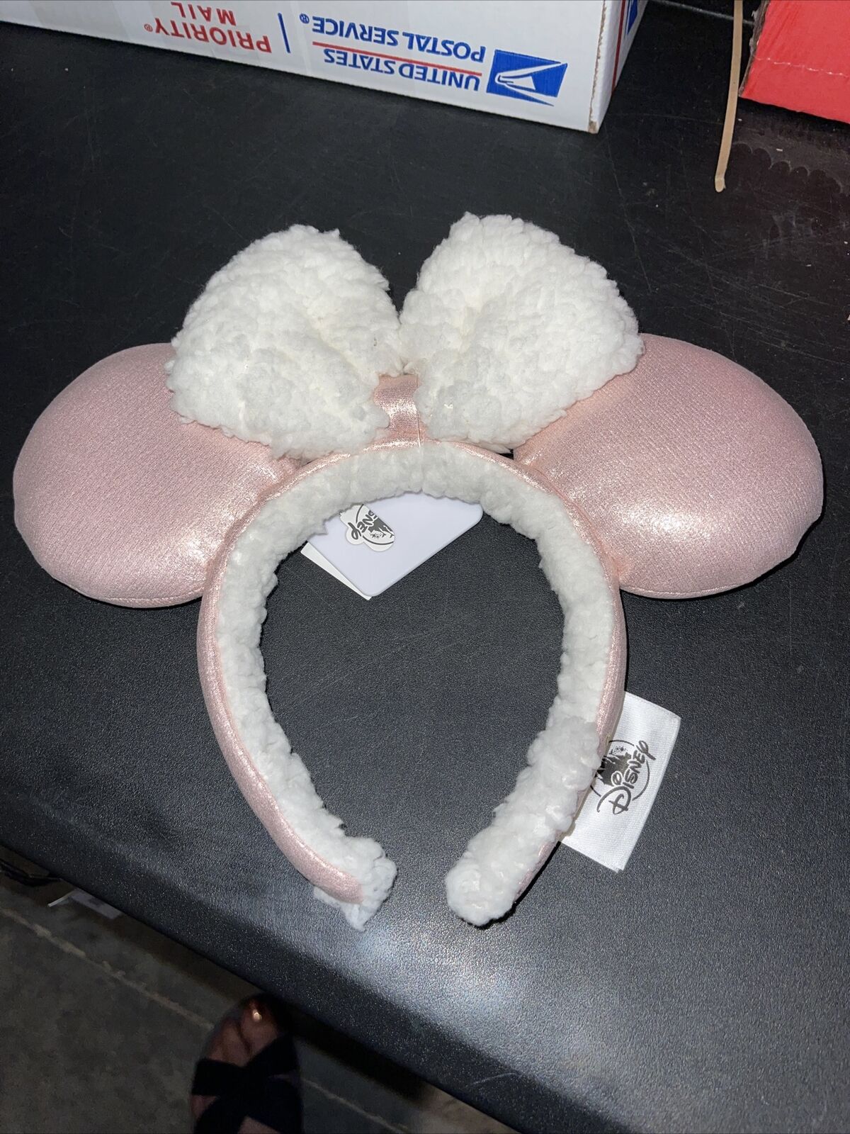 2021 Disney Parks Christmas Holiday Pink Shimmer Sherpa Minnie Ear Headband