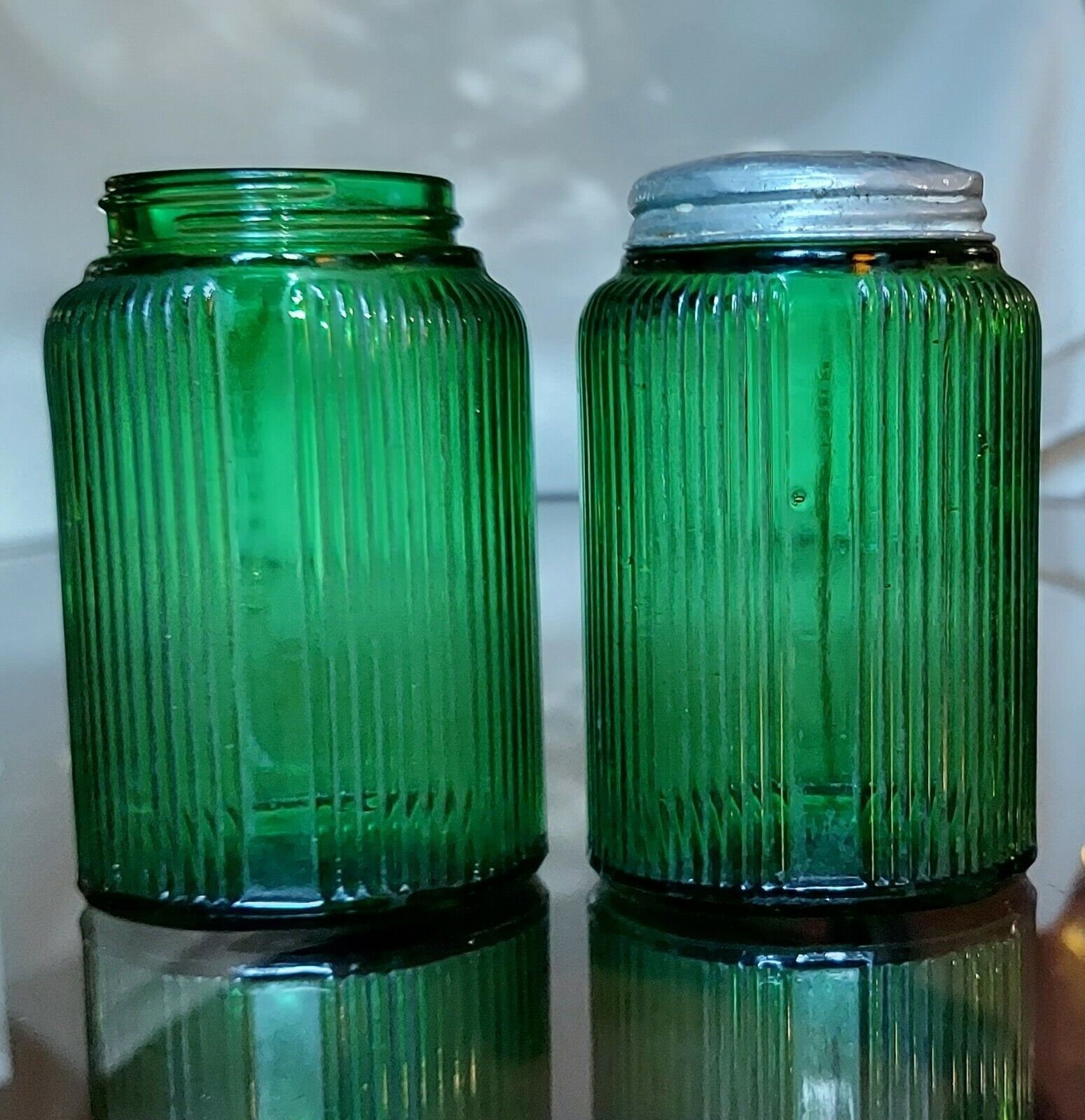 Owens Illinois Ovoid Green Depression Glass Hoosier Shakers only 1 lid