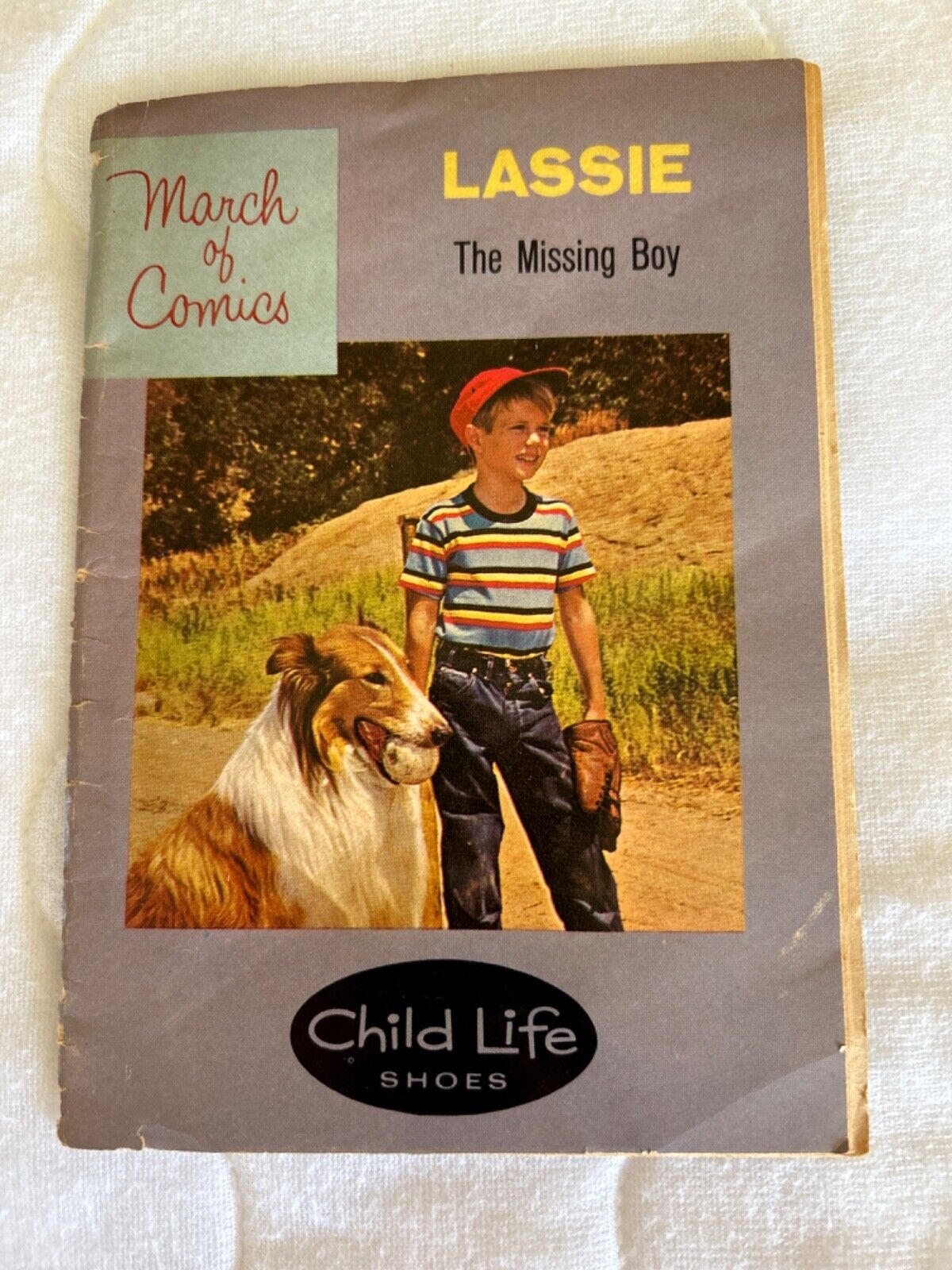 MARCH OF COMICS ~ RARE #230 ~  LASSIE-The Missing Boy