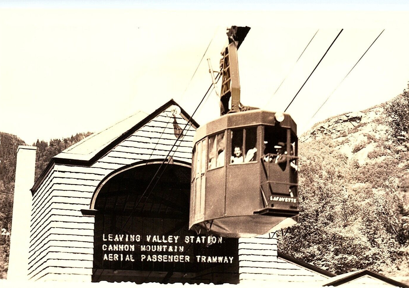 1930s RPPC-LEAVING VALLEY STATION,CANNON MT. PASSENGER CAR RPPC POSTCARD P1652