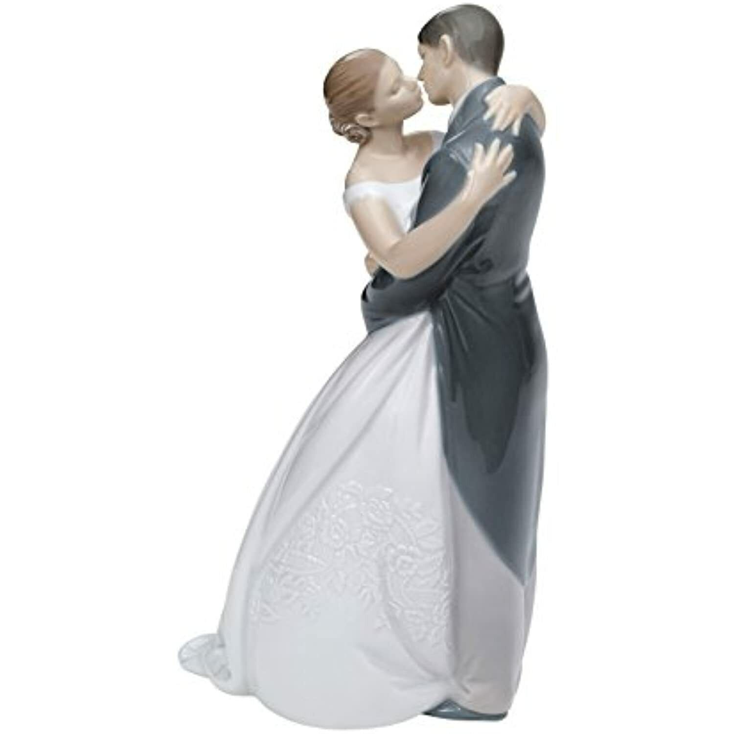 Lladró NAO A Kiss Forever Porcelain Bride and Groom Wedding Figurine