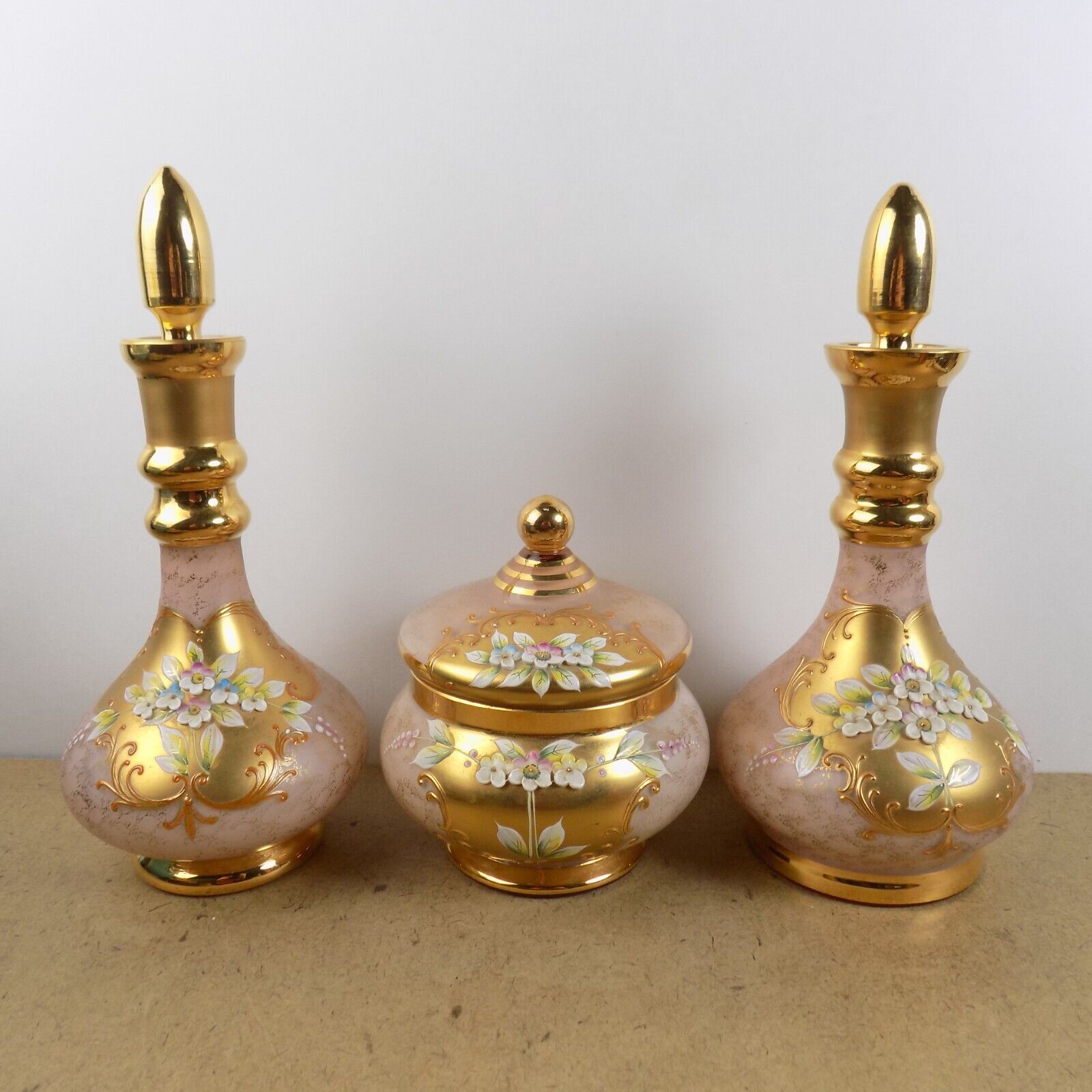 Murano Glass Tre Fouchi Vanity Set Perfume Bottles & Puff Box Pink & Gold