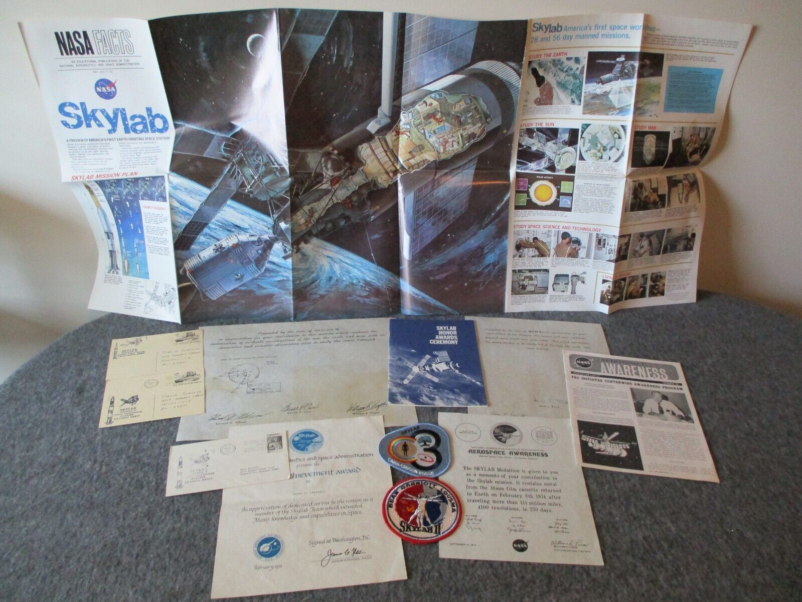1972-1974 NASA APOLLO/SKYLAB CERTIFICATES/PATCHES/POSTER/BROCHURE-PROJECT LEADER