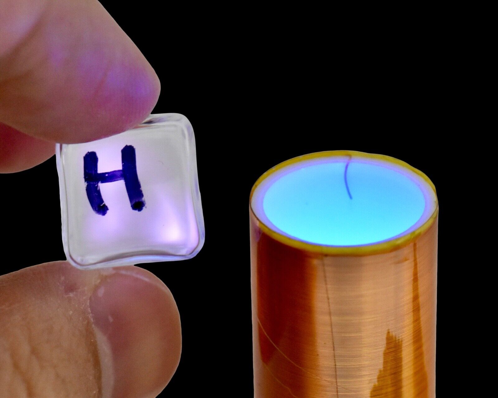 Hydrogen Gas Sample Low Pressure Hydrogen Rarefied Glass Cube 0 3/8in 99.9% Pure