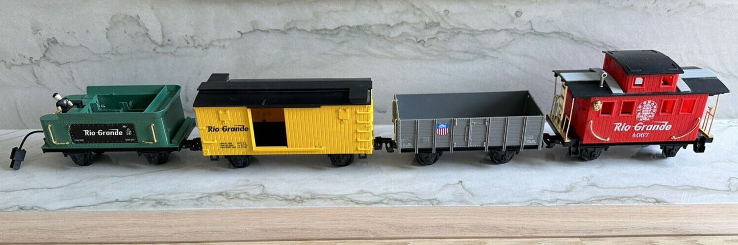 Scientific Toys LTD Lot of 4 Train Cars Rio Grande 4067 Coal Box Union Pacific