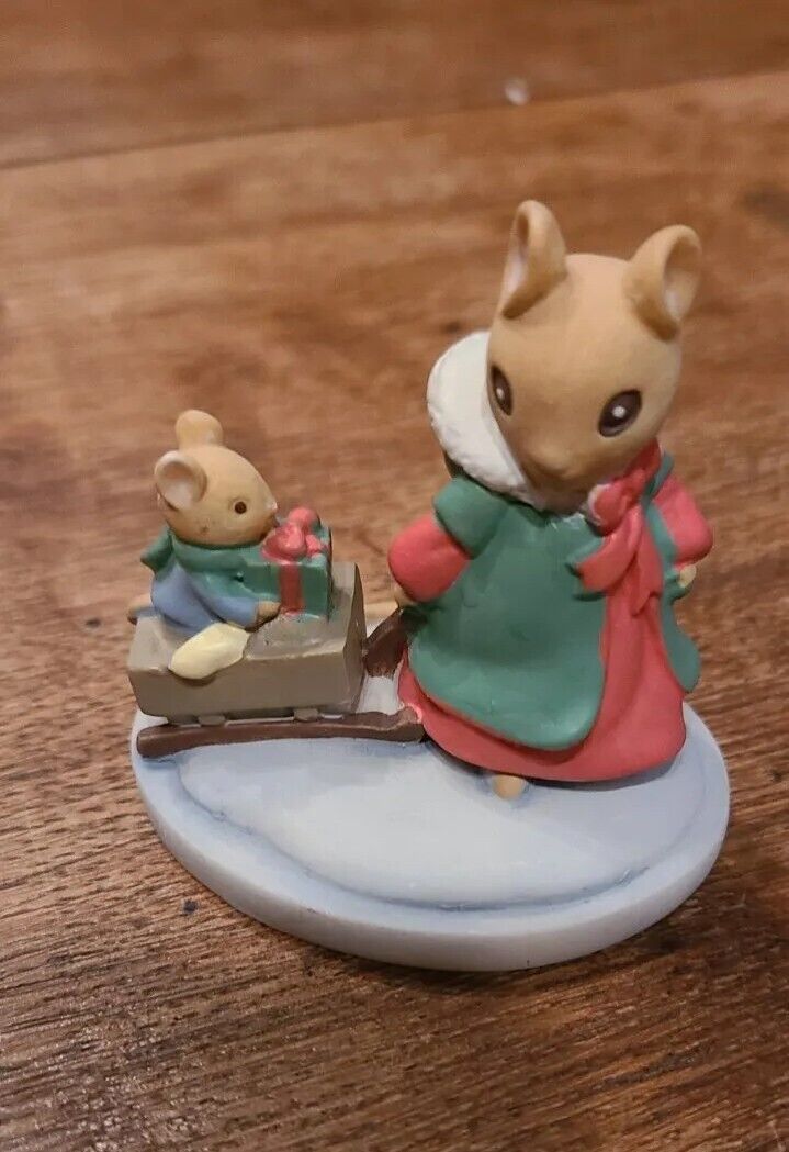 Vintage Avon Forest Friends Sleigh Ride Christmas Figurine Mom Baby Mouse Tiny