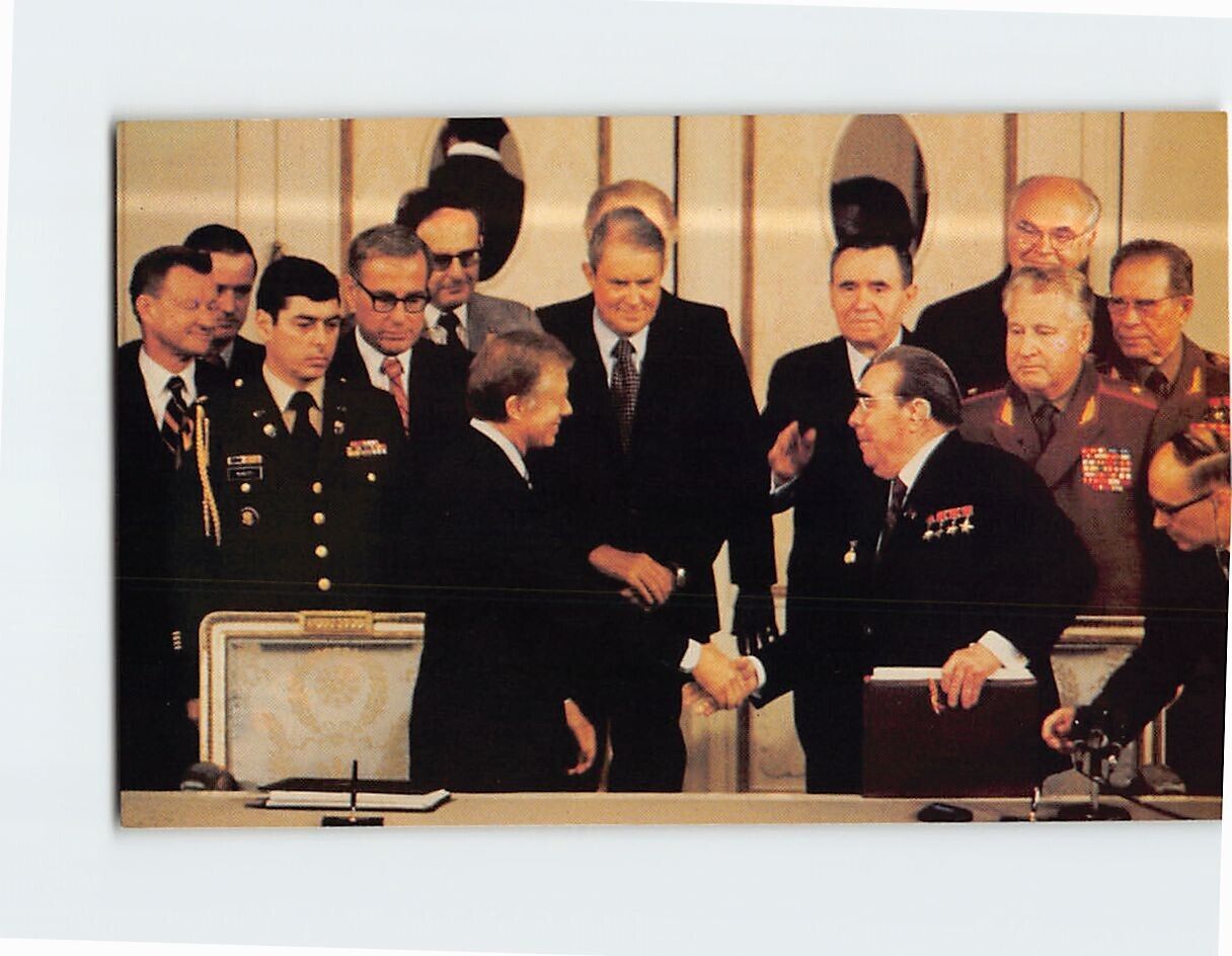Postcard Pres. Jimmy Carter & Soviet Leader Leonid Brezhnev Shakes Hands Vienna