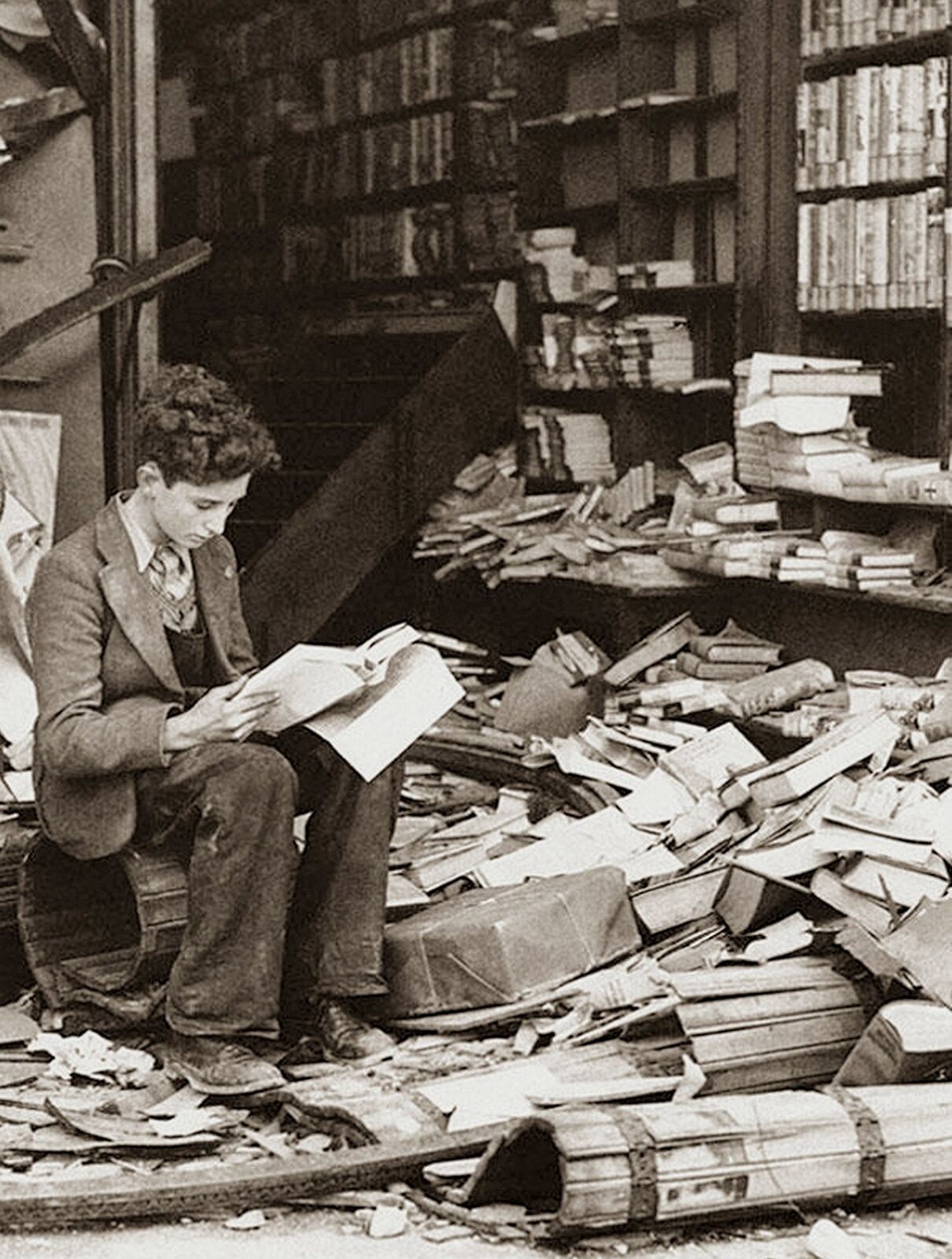 WW2 LONDON BOOK STORE BOMBED OUT Photo (213-t )