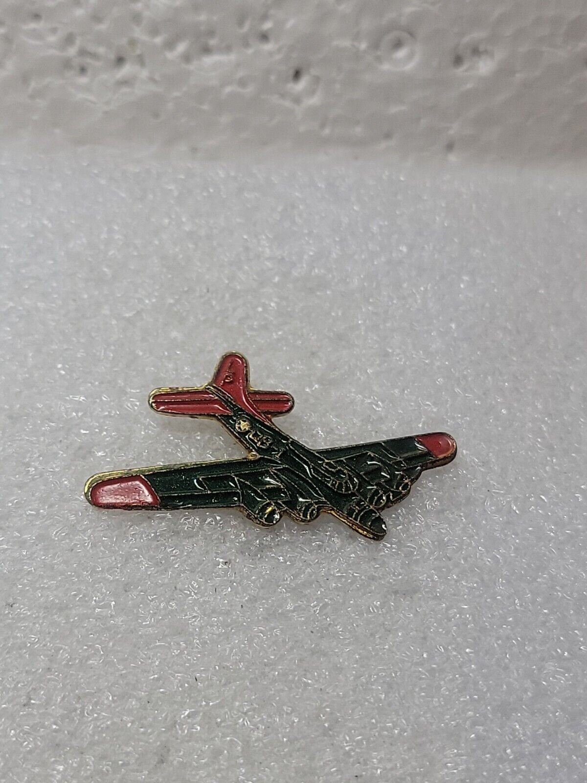 B-17 FLYING FORTRESS WW2 LAPEL HAT PIN BOMBER US ARMY AIR CORPS RUBBER BACK