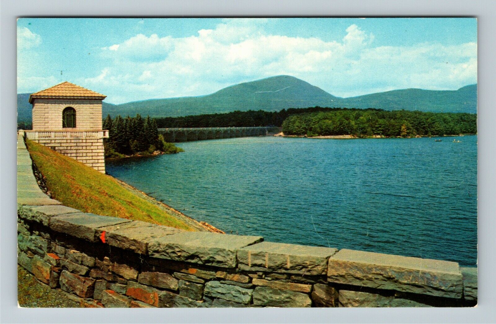 Kingston NY-New York, Ashokan Reservoir, Mountains and Lake, Vintage Postcard