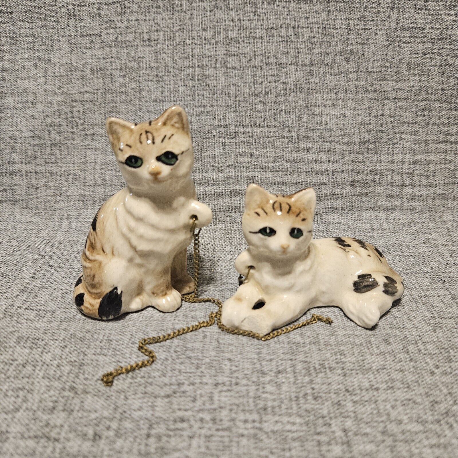 Vintage Japan ceramic Cat Pet Mid century kittens figurines With chains