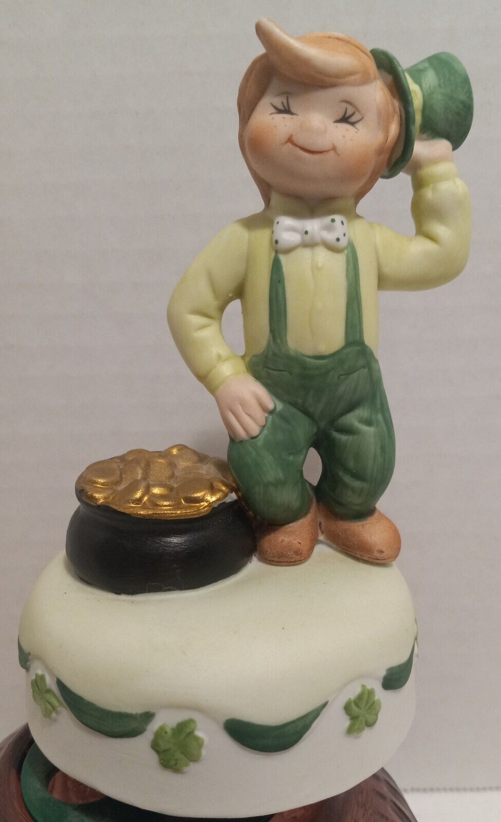 Vintage Schmid Leprechaun Boy W/Pot Of Gold Plays Danny Boy Spins