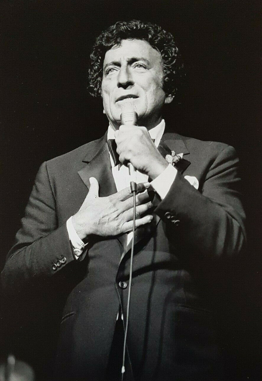 1986 Tony Bennett, Radio City Music Hall, New York City © Gary Gershoff / RETINA