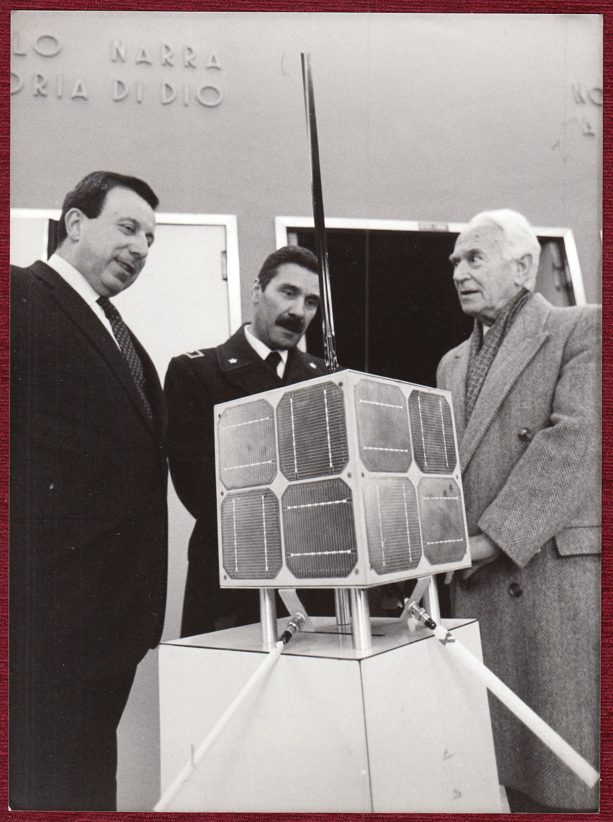 1989 Original Press Photo Italy Milan Model First Satellite Radio Amateurs OSCAR