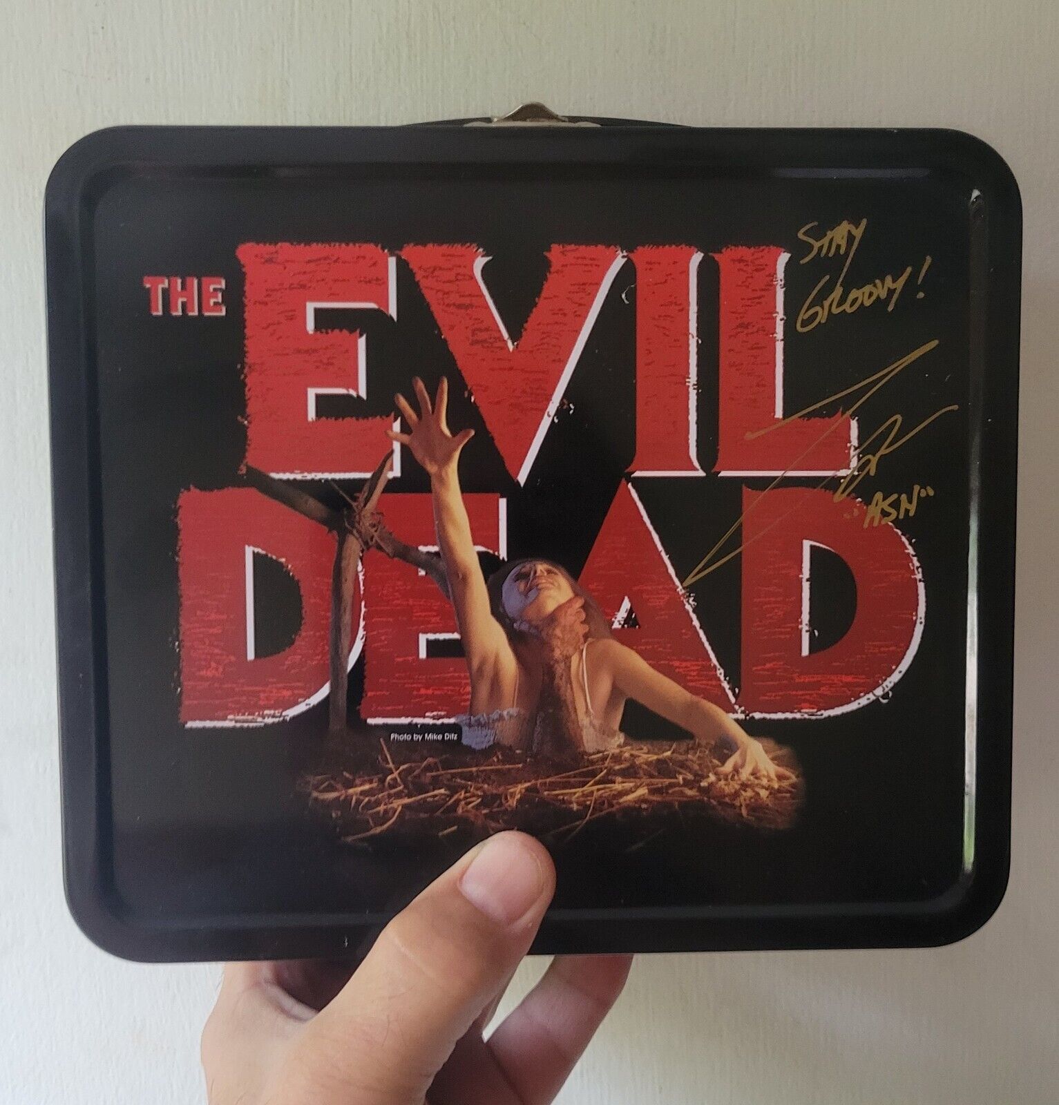 Bruce Campbell Signed THE EVIL DEAD Lunchbox 2001 Autographed RARE