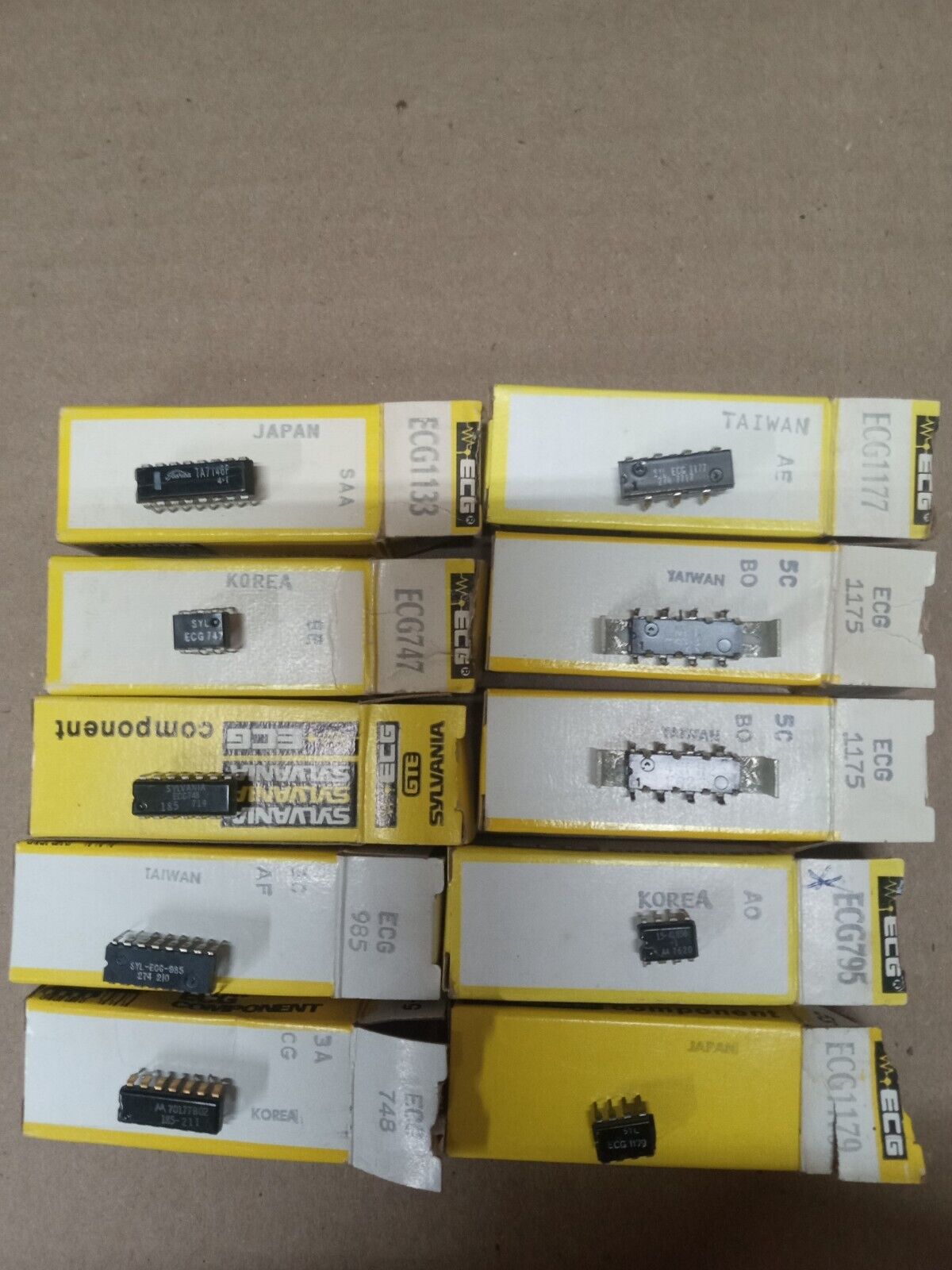 Intergreated circut (IC chips) NOS lot