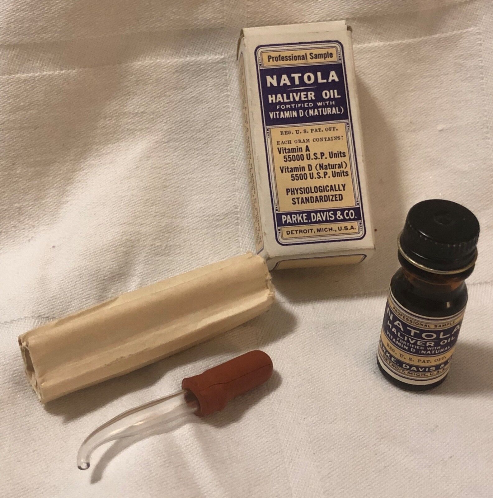 Vintage Natola Haliver Oil Vitamin D Parke Davis Sample Glass Bottle & Dropper 