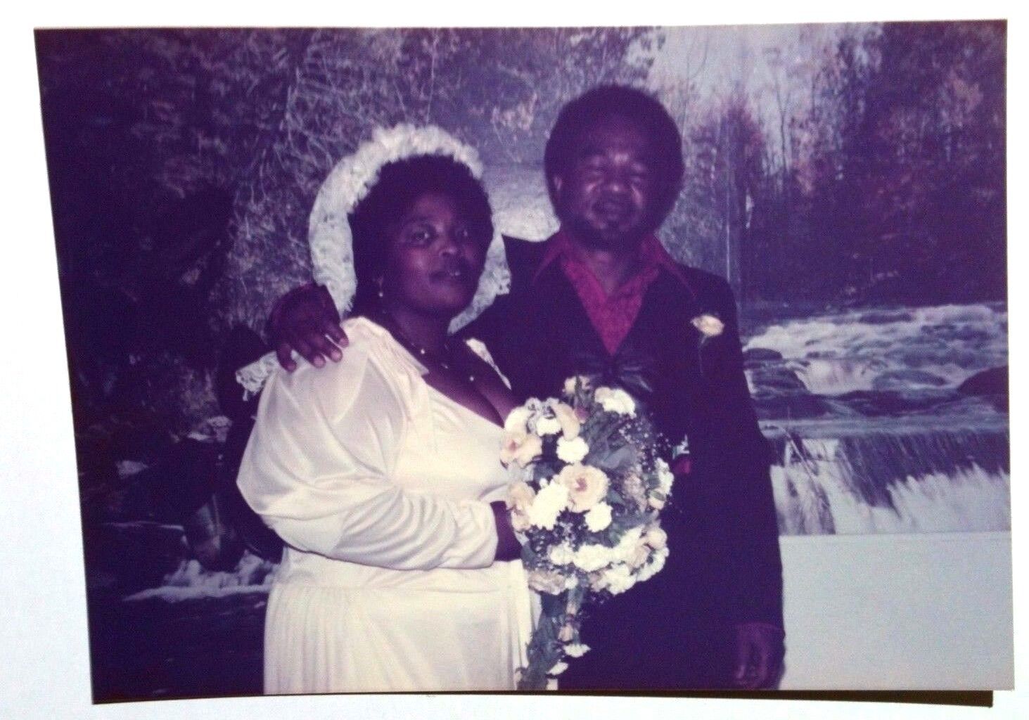 FOUND COLOR PHOTO BLACK AFRICAN WEDDING PARTY HUGE CHEST BRIDE W/ FATHER IN LAW