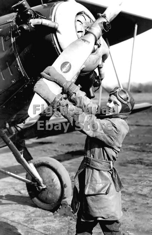 WW2 Picture Photo woman Pilot starts the plane 6323