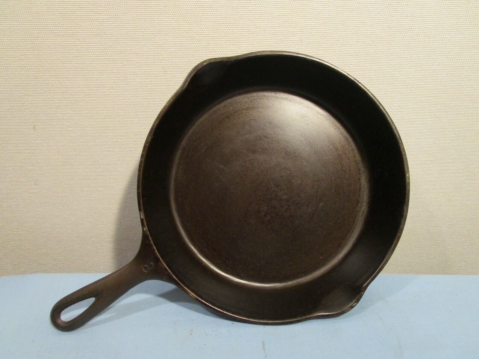 Vintage Cast Iron Pan No.8 Unmarked with Heat Ring
