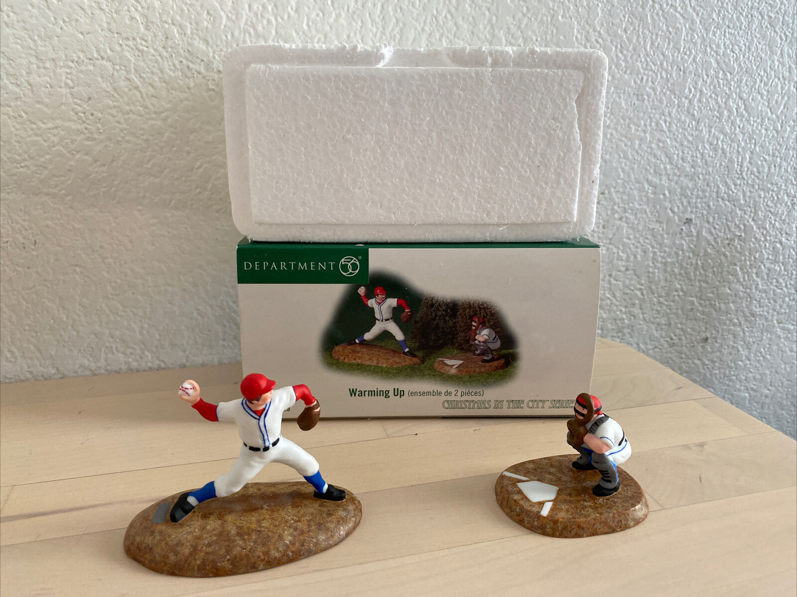 Dept. 56 # 59425 Christmas In The City Series Warming Up Pitcher & Catcher MINT