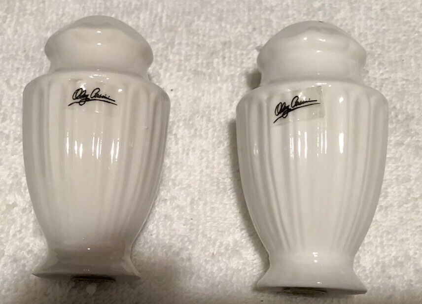 Oleg Cassini Elegant White Fine Porcelain Salt & Pepper Shakers Set New in Box