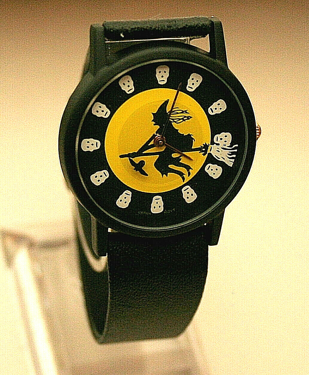Vintage Halloween Witch Flying floating Bat Mystery Dial Watch New NOS 1980s 