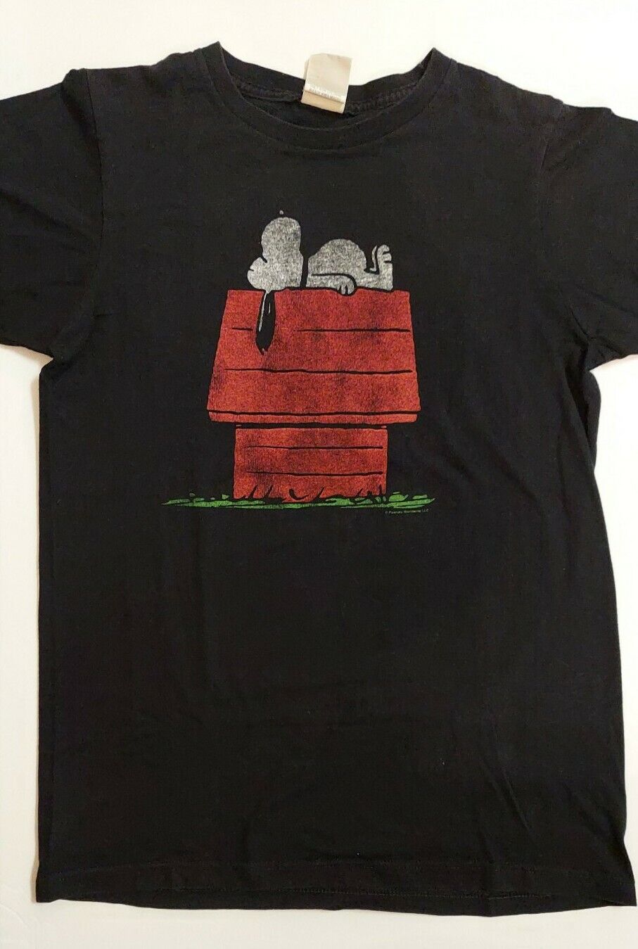 Vintage - Junk Food Label - Peanuts SNOOPY on Dog House Black T-Shirt size Small