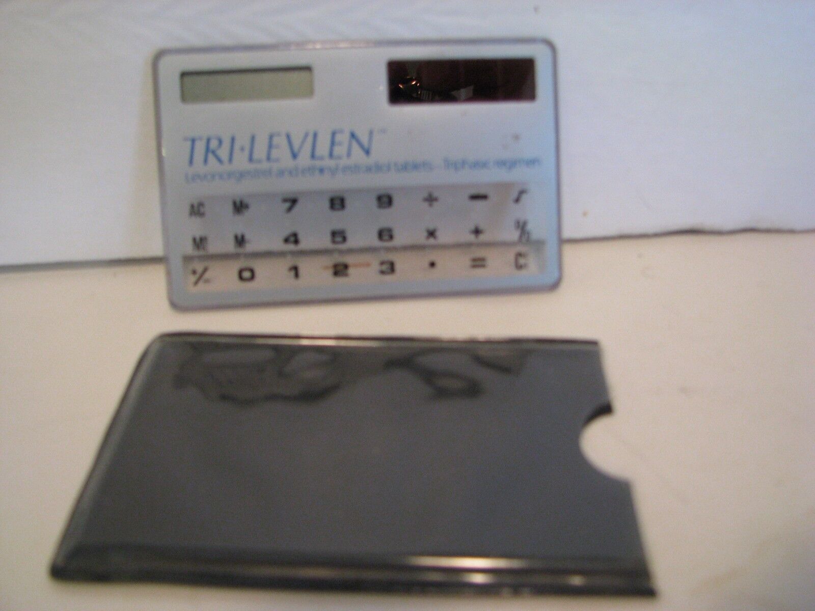 TRI-LEVLEN  SOLAR CALCULATOR IN CASE  NOT WORKING