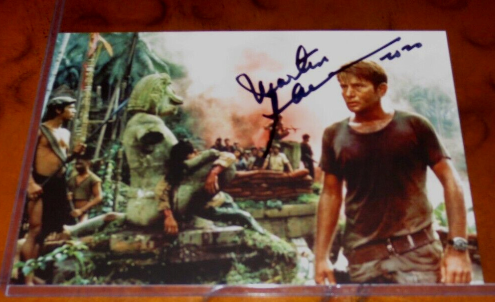 Martin Sheen as Capt Benjamin Willard in Apocalypse Now signed autographed PHOTO