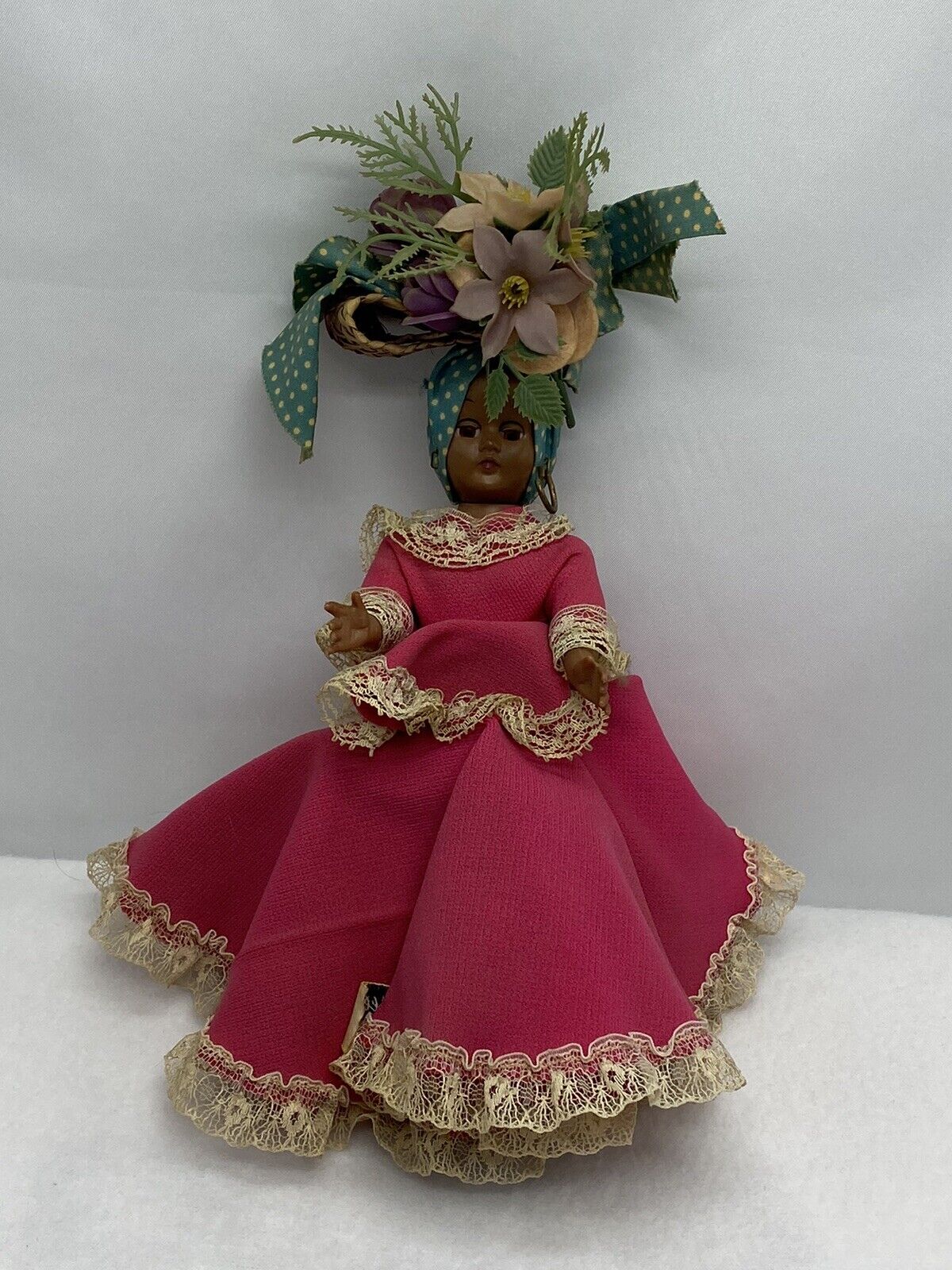 Vintage Chiquita Doll 9” Virgin Islands ￼ eyes close floral headdress
